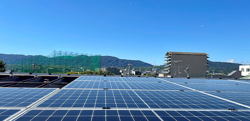 FKK株式会社京都工場に太陽光パネルを設置中